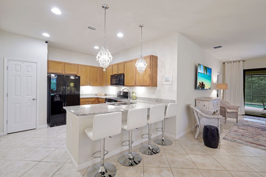 7175 Live Oak Dr, Naples, FL 34114