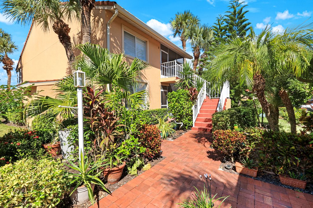 1615 Windy Pines Dr, Naples, FL 34112