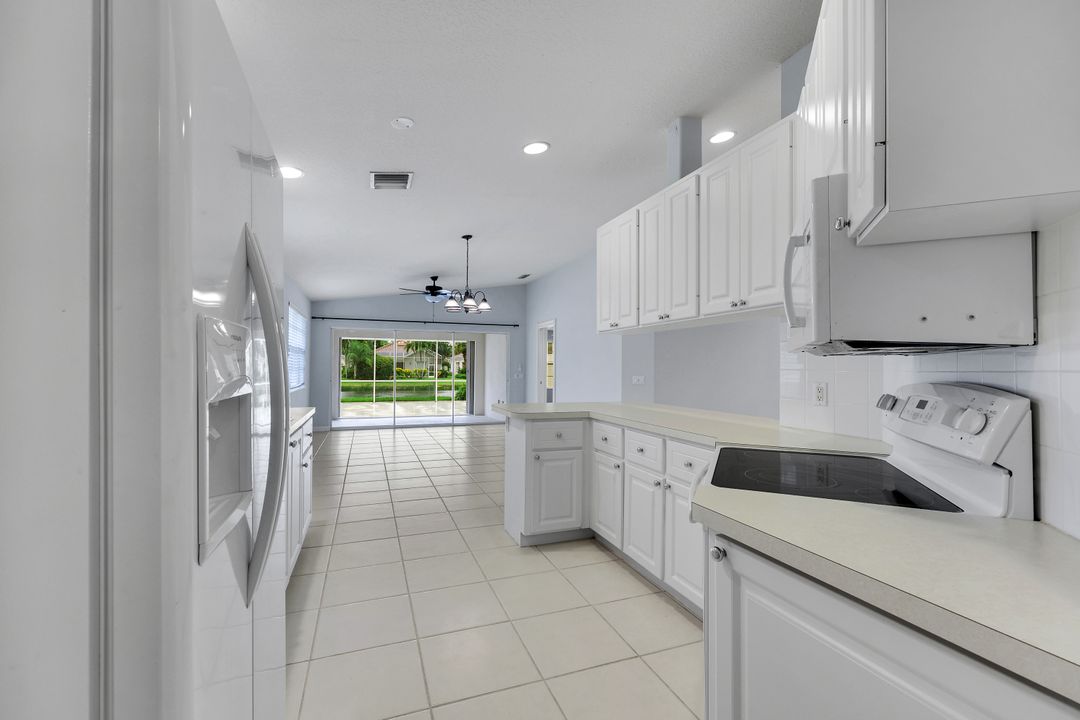 4922 Kingston Way, Naples, FL 34119