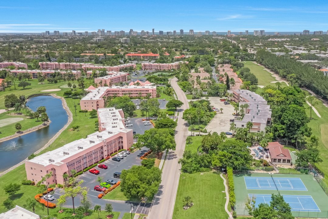 300 Forest Lakes Blvd #104, Naples, FL 34105