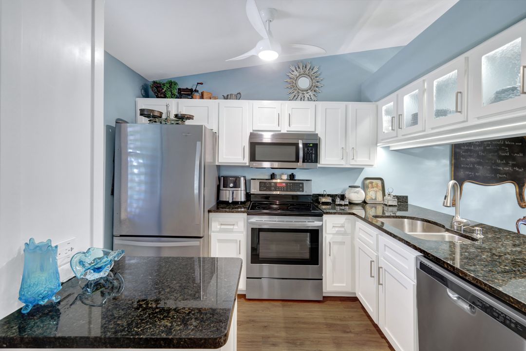 2017 Pine Isle Ln #2017, Naples, FL 34112