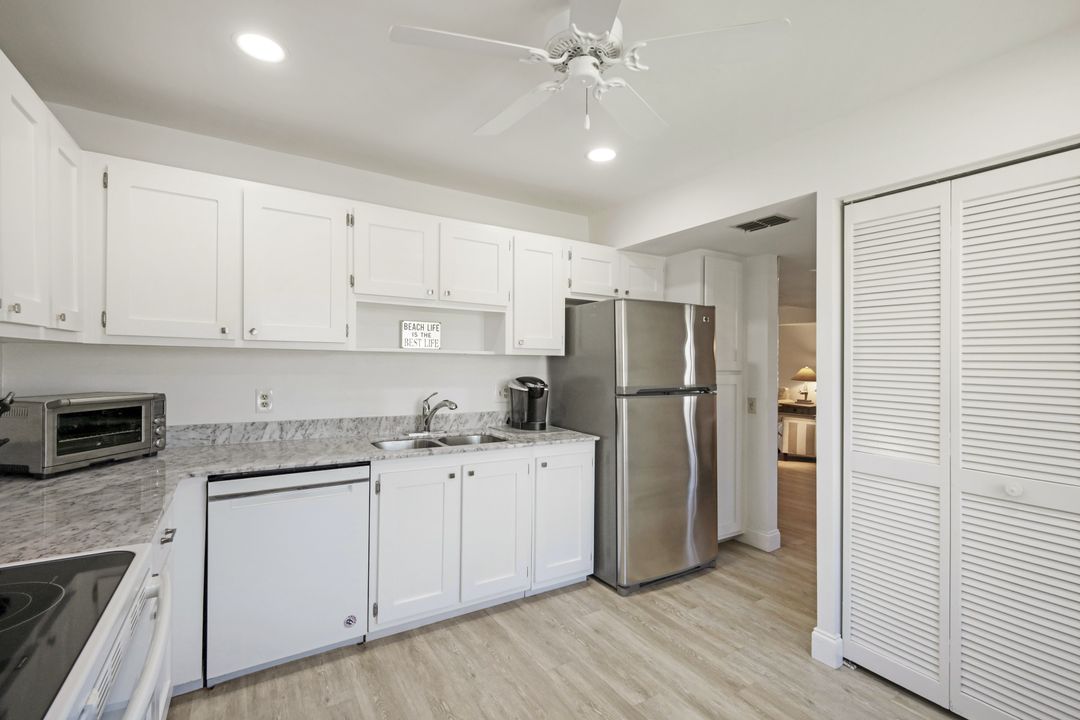 232 Memory Ln #4, Naples, FL 34112