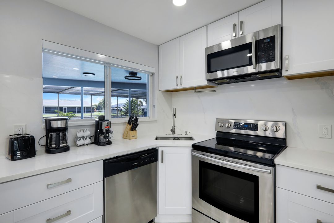 1813 Hancock Bridge Pkwy, Cape Coral, FL 33990