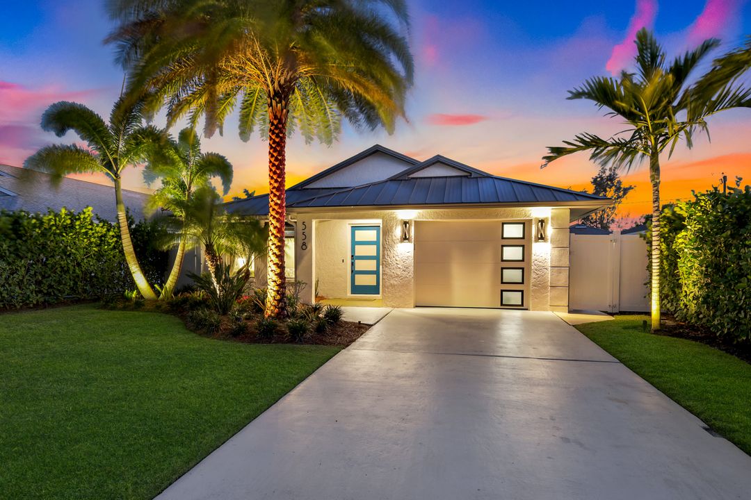 558 98th Ave N, Naples, FL 34108