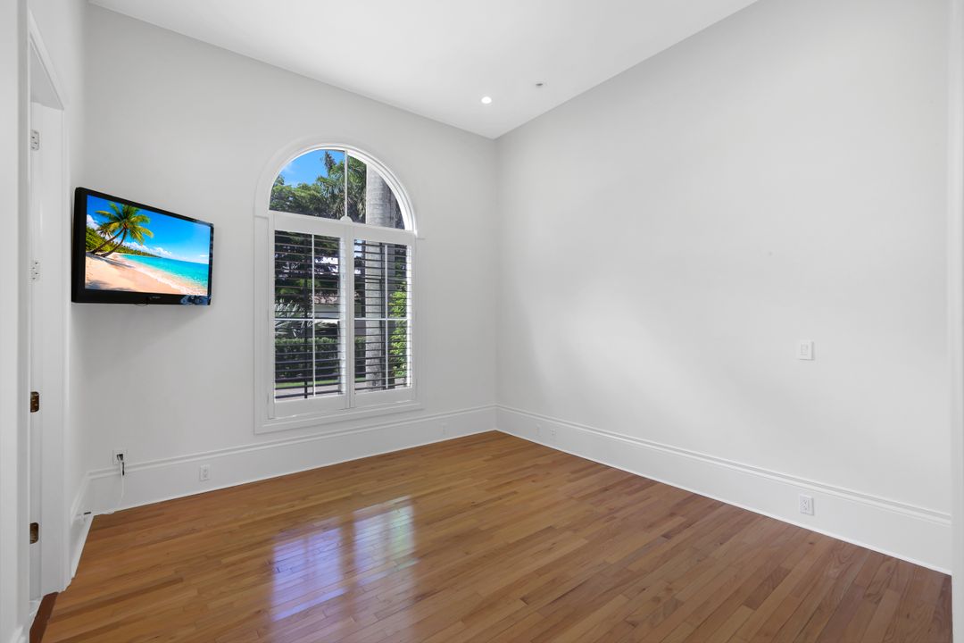 1609 Chinaberry Way, Naples, FL 34105
