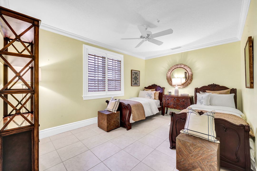 1400 Gulf Shore Blvd N #203, Naples, FL 34102