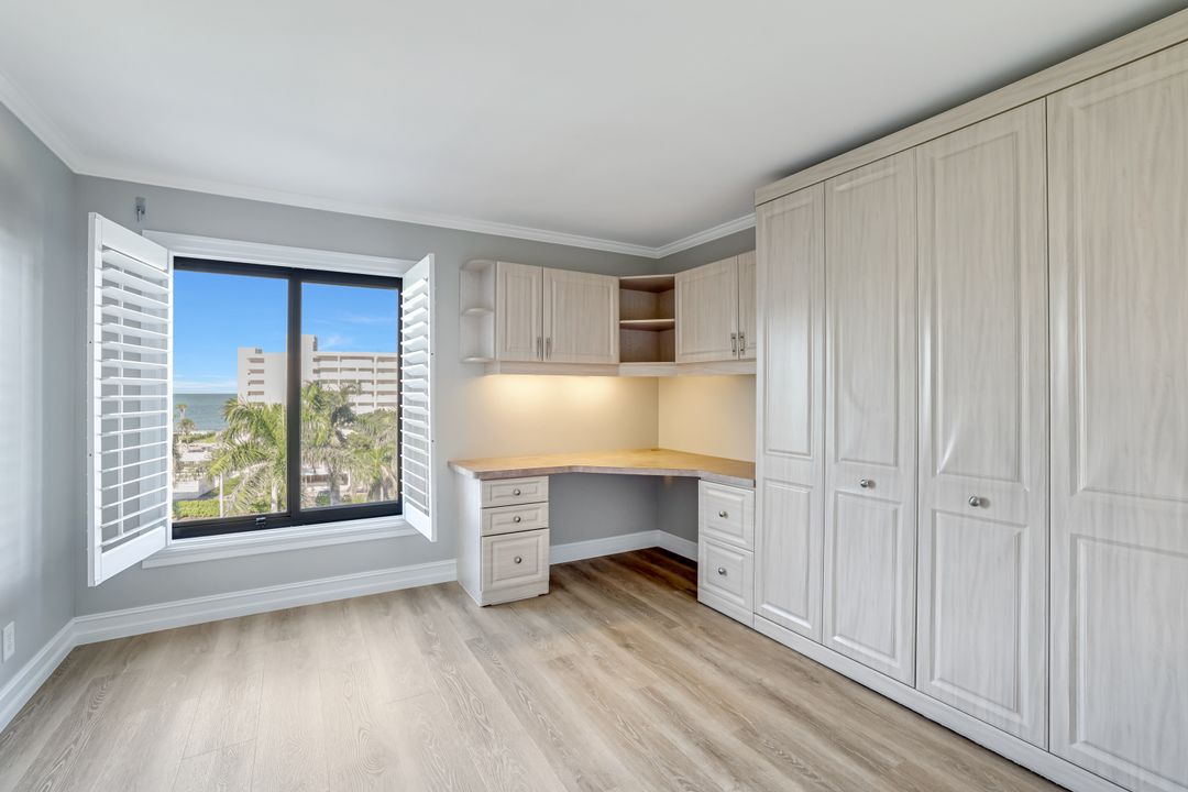 3430 Gulf Shore Blvd N #5J, Naples, FL 34103