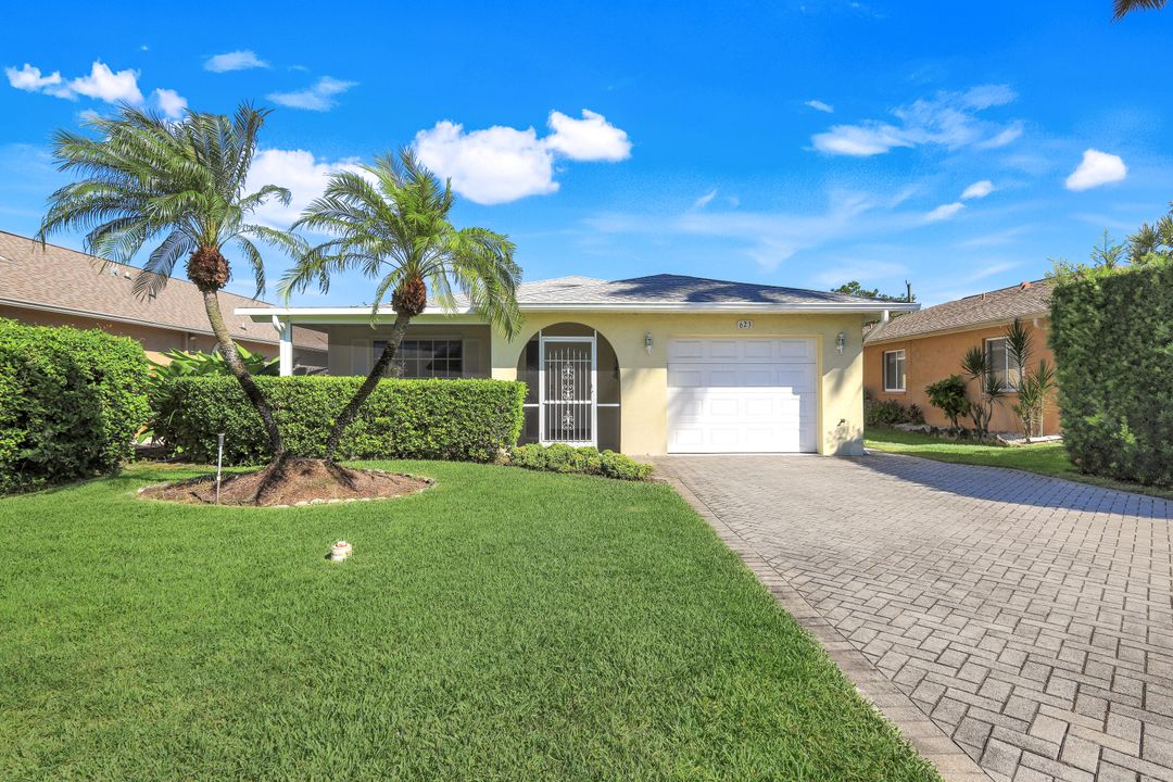 623 98th Ave N, Naples, FL 34108