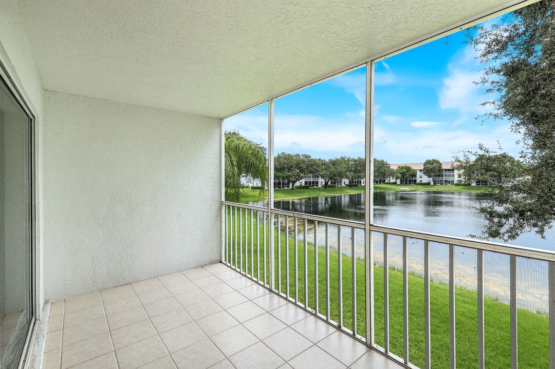 9850 Victoria Ln #205, Naples, FL 34109