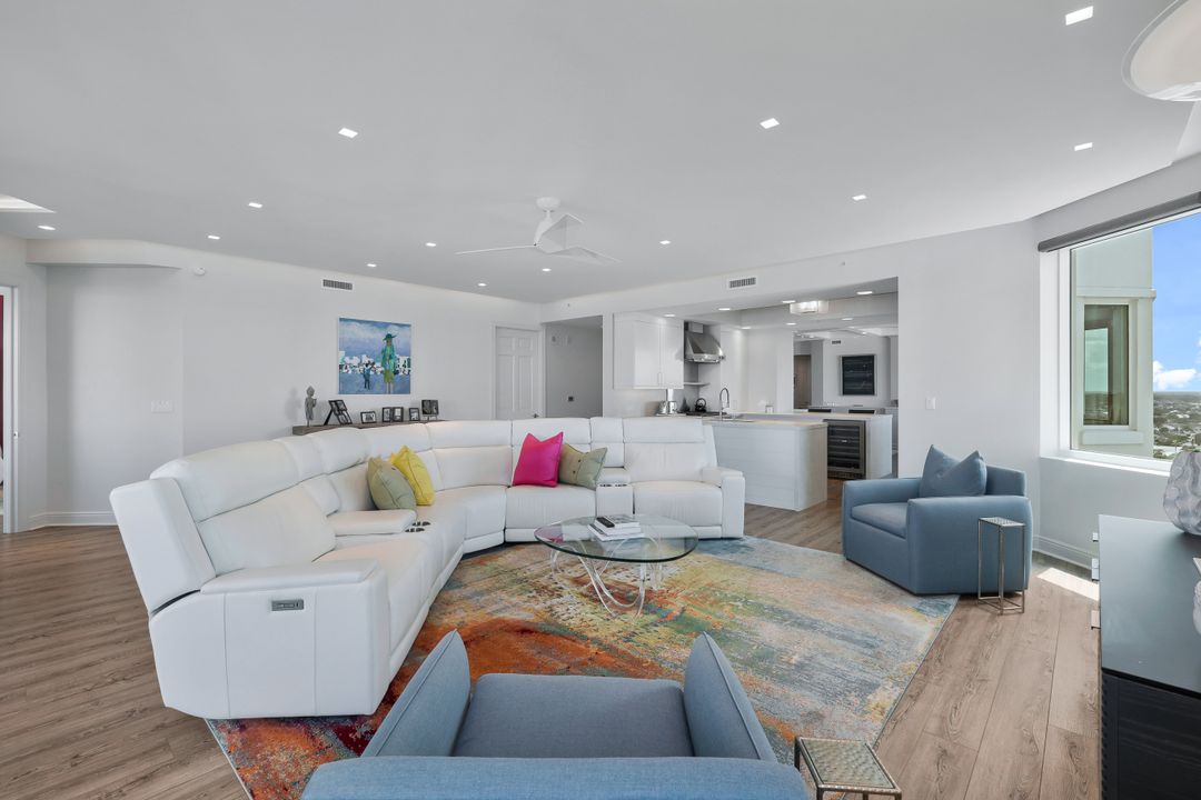 275 Indies Way #1701, Naples, FL 34110