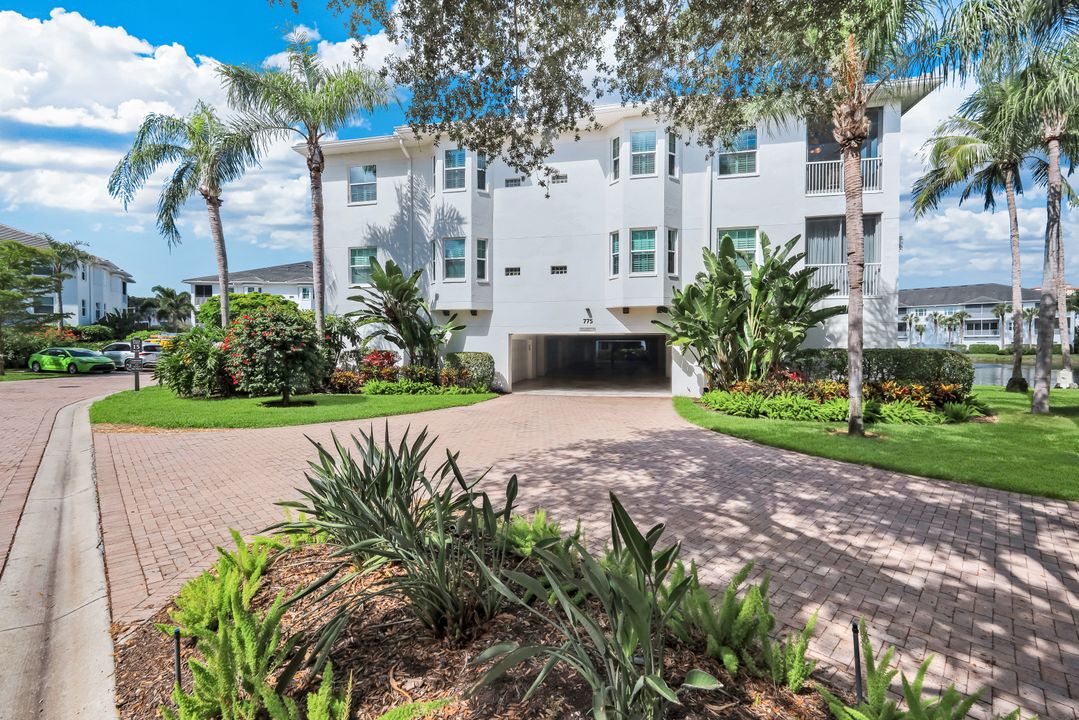 775 Bentwater Cir #204, Naples, FL 34108