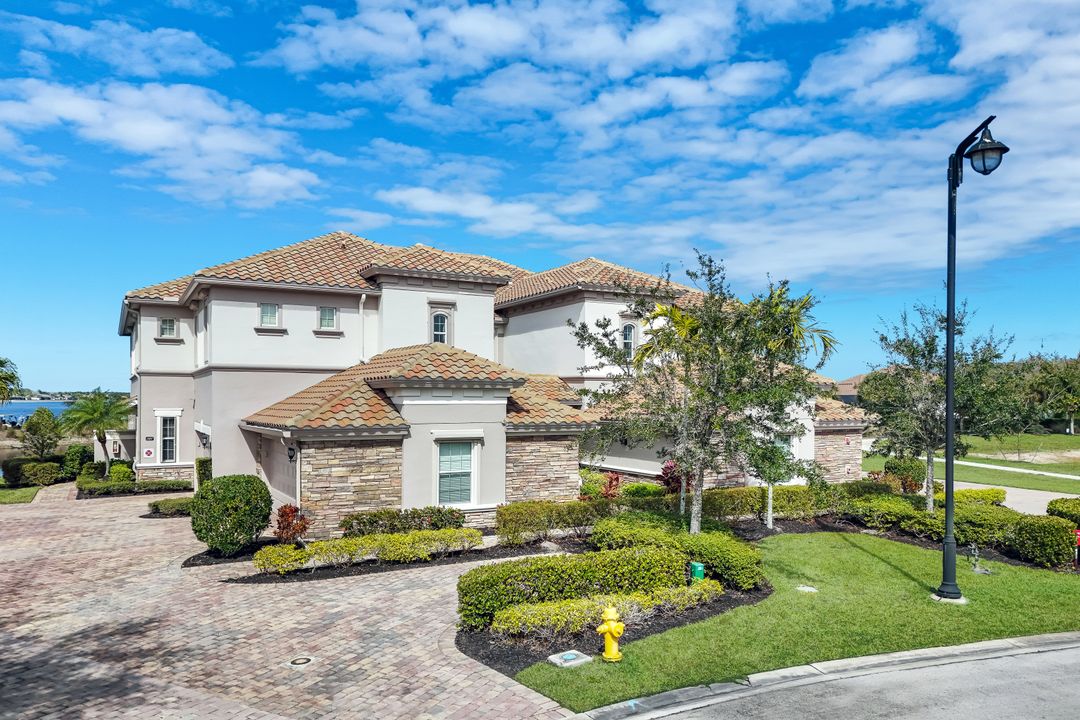 9060 Siesta Bay Dr #101, Naples, FL 34120