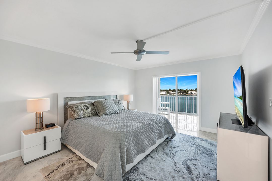 2750 Gulf Shore Blvd N #402, Naples, FL 34103