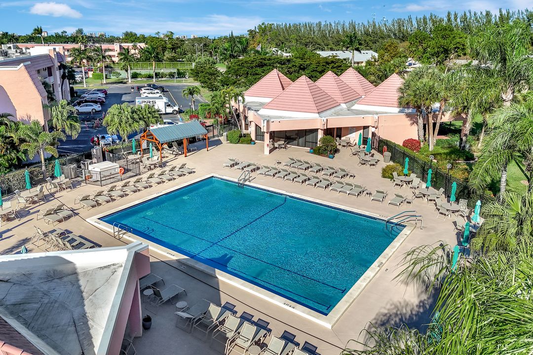 170 Turtle Lake Ct #304, Naples, FL 34105