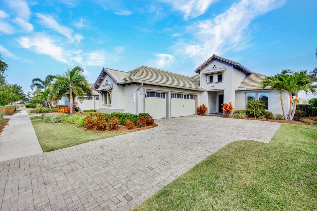 6161 Megans Bay Dr, Naples, FL 34112