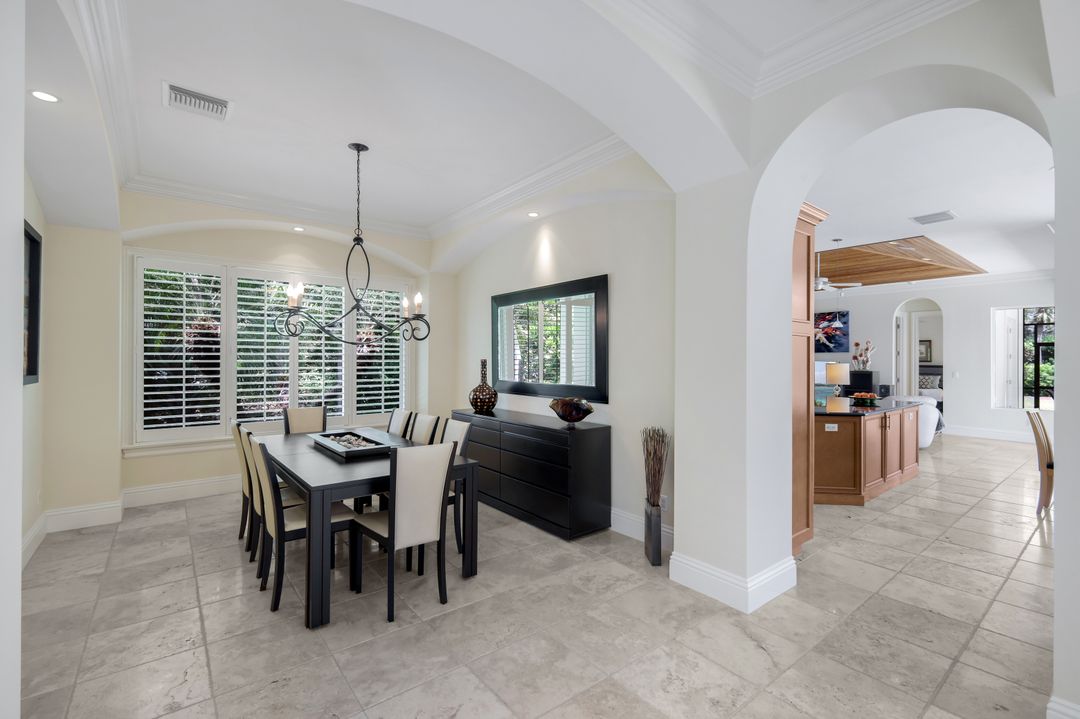 1284 Pocantico Ln, Naples, FL 34110