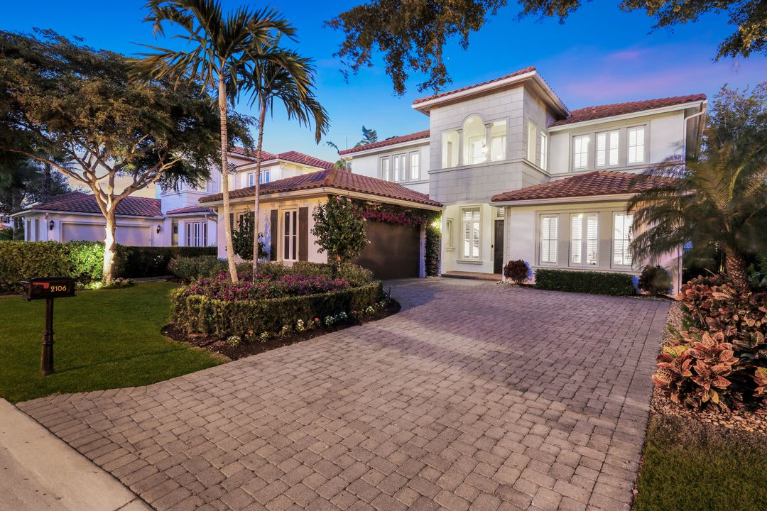 2106 Modena Ct, Naples, FL 34105