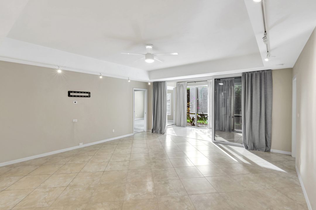 240 Via Perignon, Naples, FL 34119