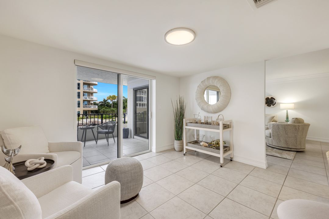 4451 Gulf Shore Blvd N #406, Naples, FL 34103