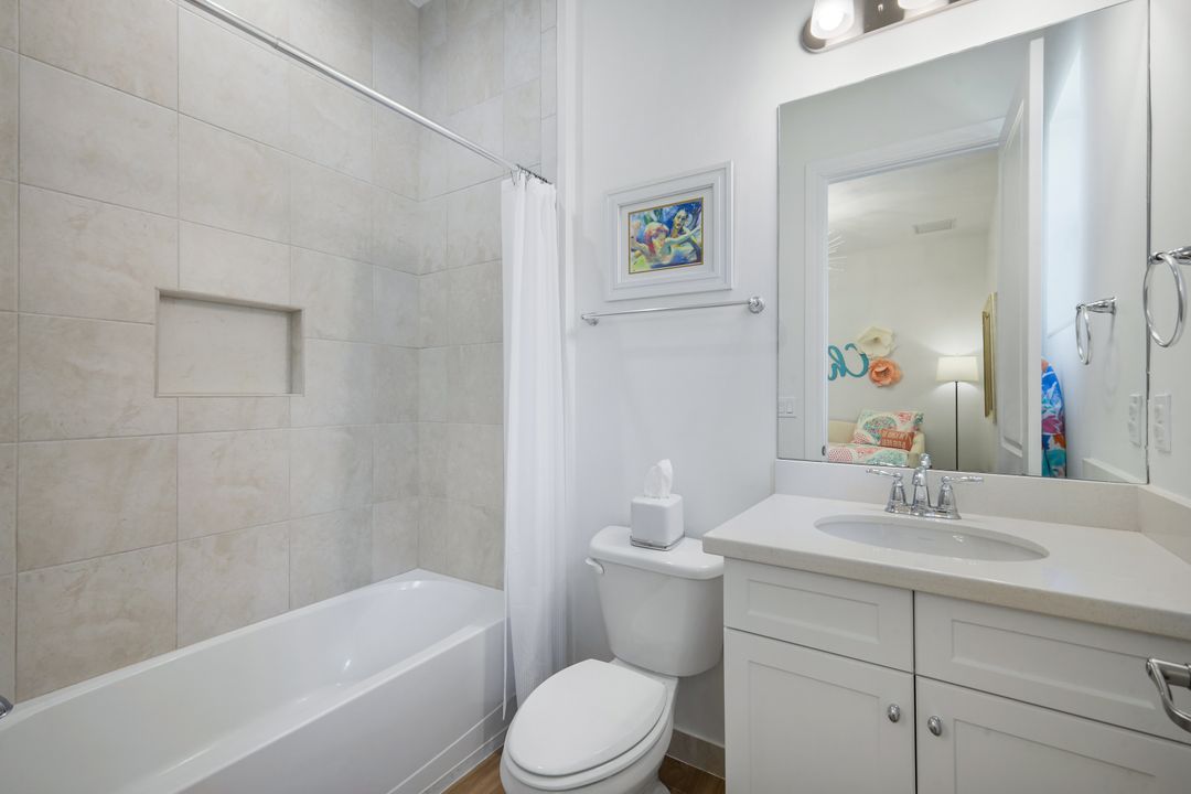 9458 Greenleigh Ct, Naples, FL 34120