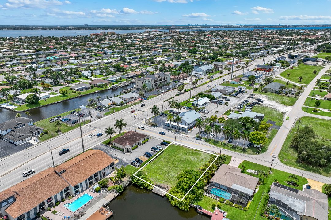 1523 SE 36th Terrace, Cape Coral, FL 33904