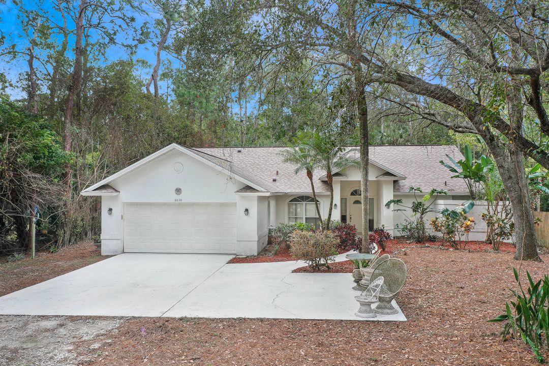6030 English Oaks Ln, Naples, FL 34119
