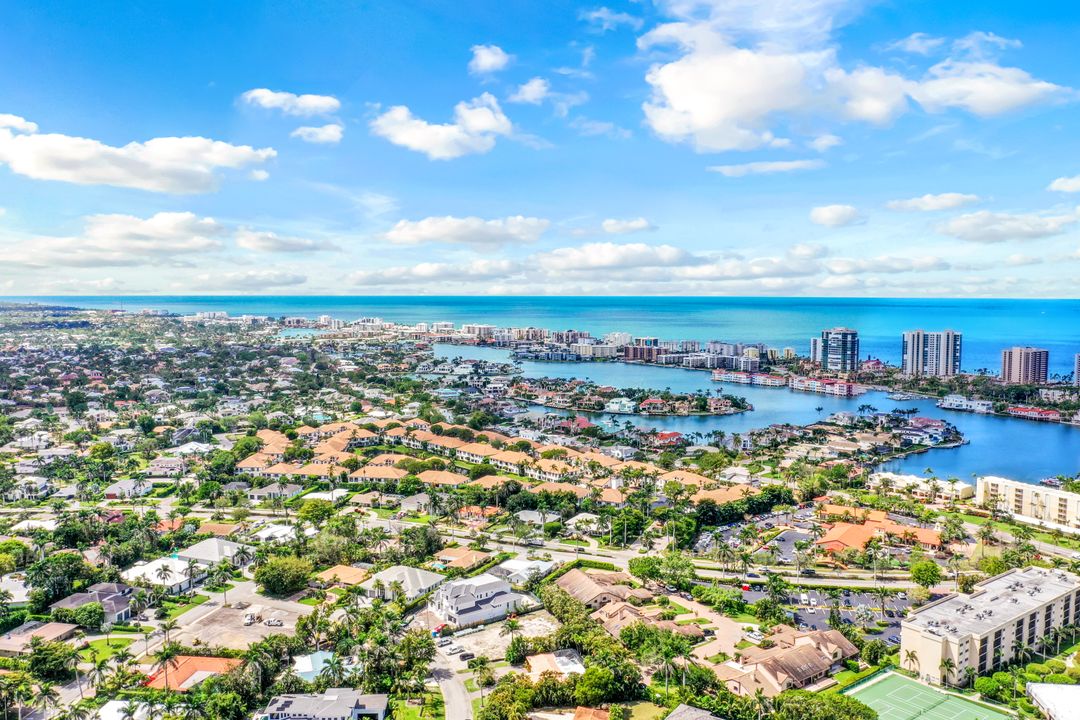 723 Willowhead Dr, Naples, FL 34103