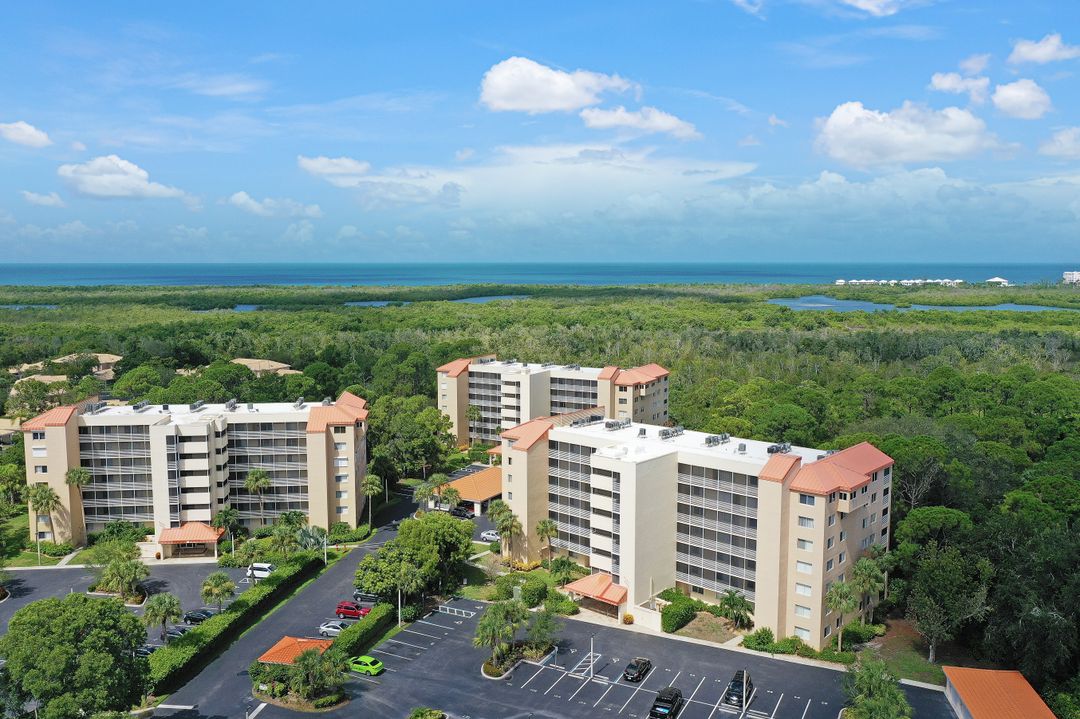 15191 Cedarwood Ln, Naples, FL 34110