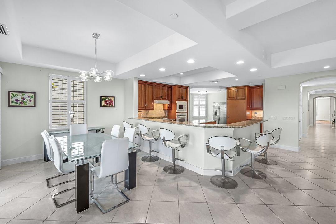 510 Avellino Isles Cir #2202, Naples, FL 34119