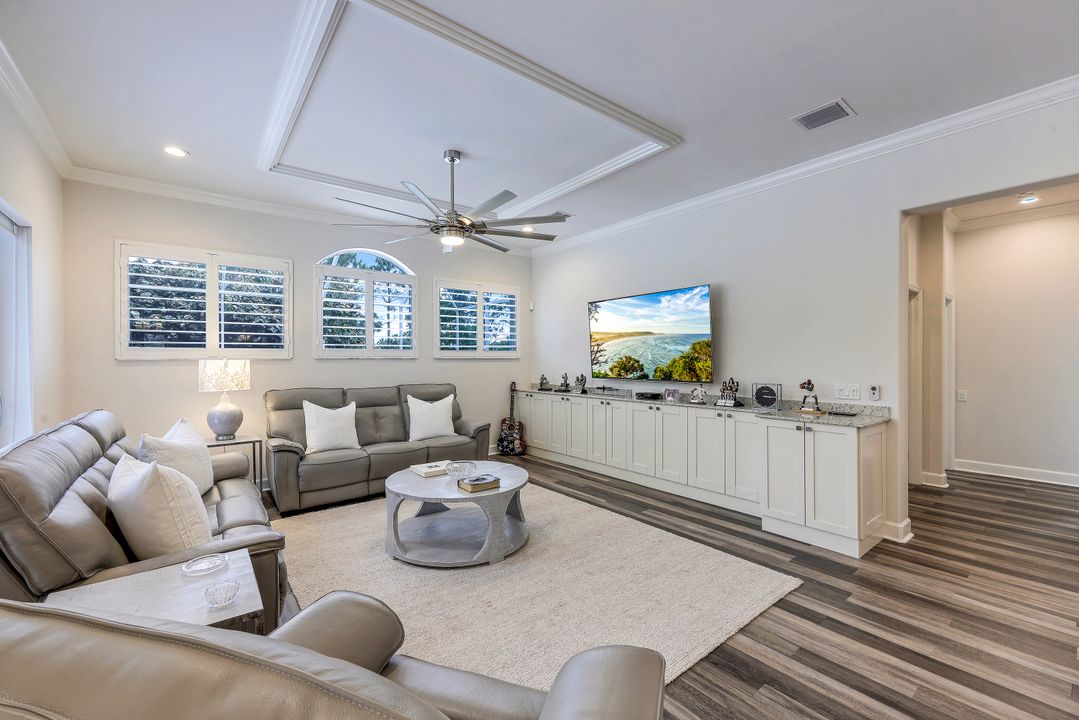 8392 Northhampton Ct, Naples, FL 34120