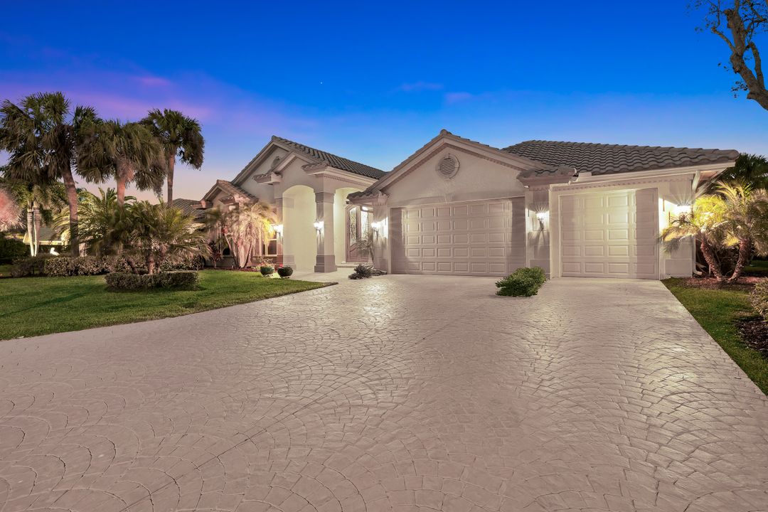 3750 Lakemont Dr, Bonita Springs, FL 34134