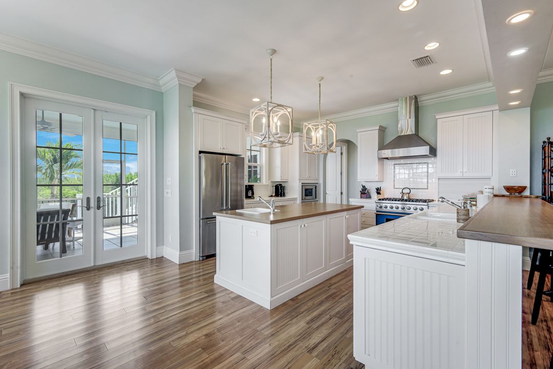 16211 Captiva Dr, Captiva, FL 33924