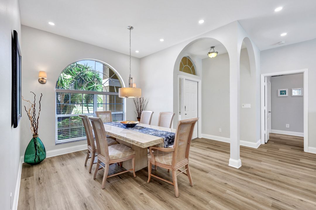 707 Teton Ct, Naples, FL 34104