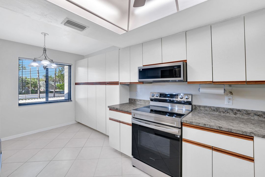 4987 Pepper Cir, Naples, FL 34113