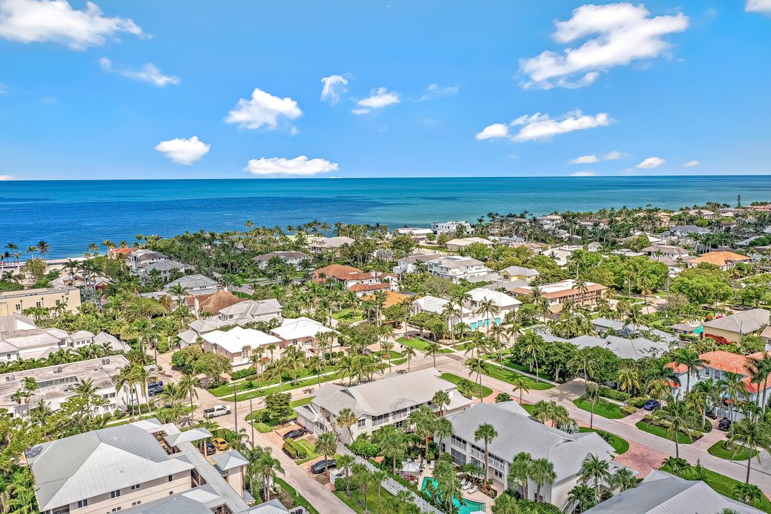 433 2nd St S, Naples, FL 34102