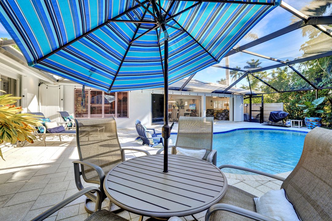 735 Old Trail Dr, Naples, FL 34103