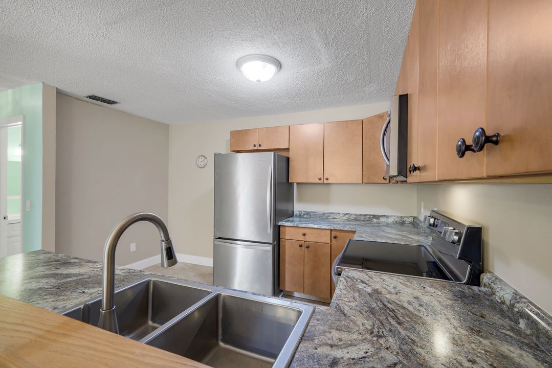 6346 Royal Woods Dr, Fort Myers, FL 33908