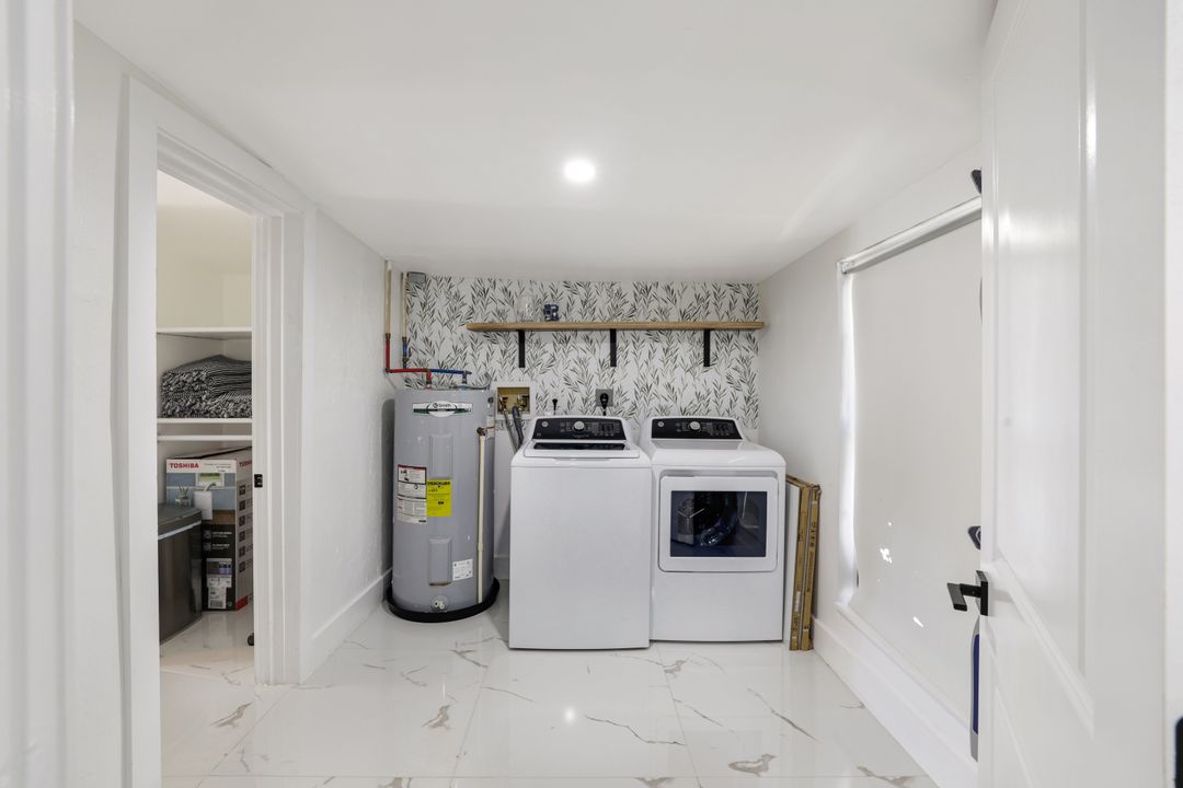 1300 Pine St, Naples, FL 34104