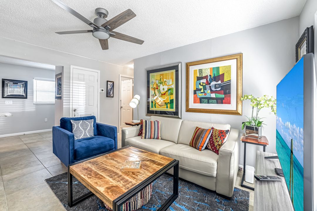 10095 7th St N #3, Naples, FL 34108