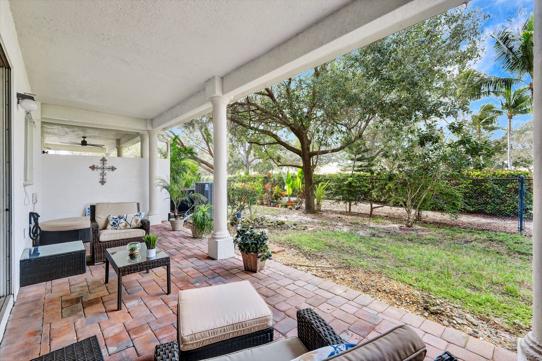 7009 Romana Way, Naples, FL 34119