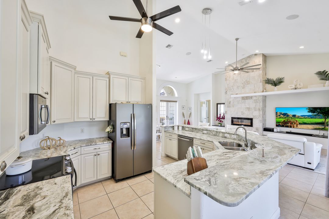 3724 Surfside Blvd, Cape Coral, FL 33914