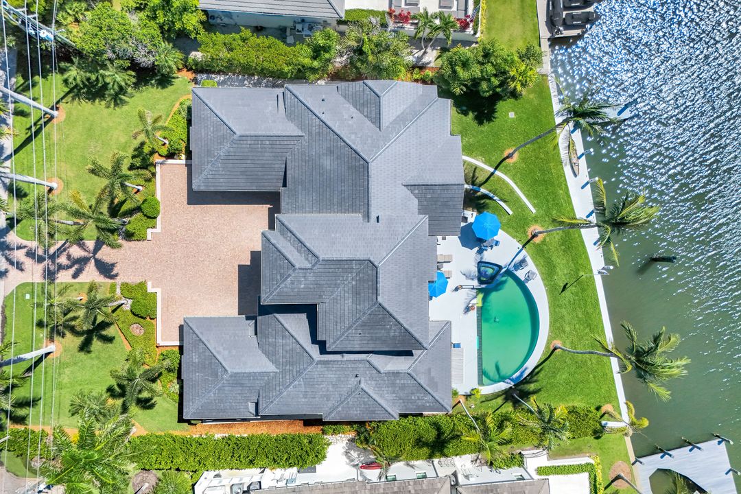 400 Springline Dr, Naples, FL 34102