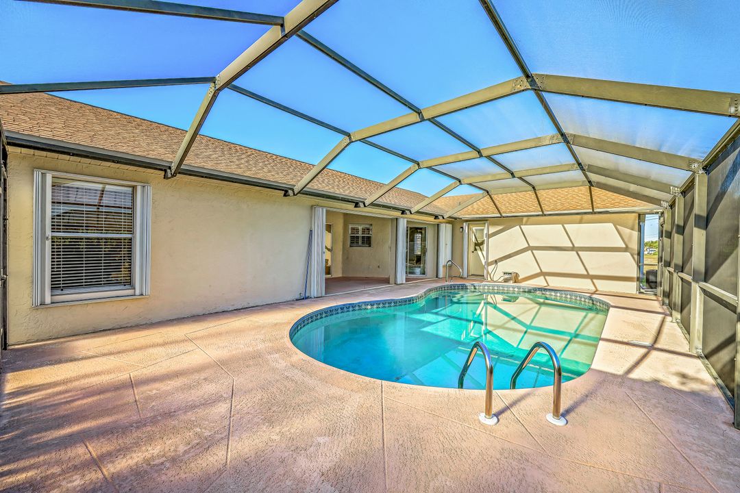 527 SE 37th St, Cape Coral, FL 33904