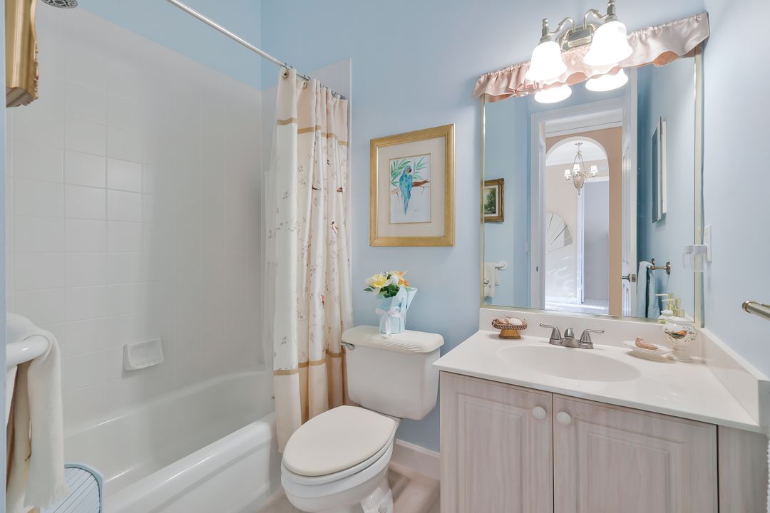 5852 Northridge Dr, Naples, FL 34110