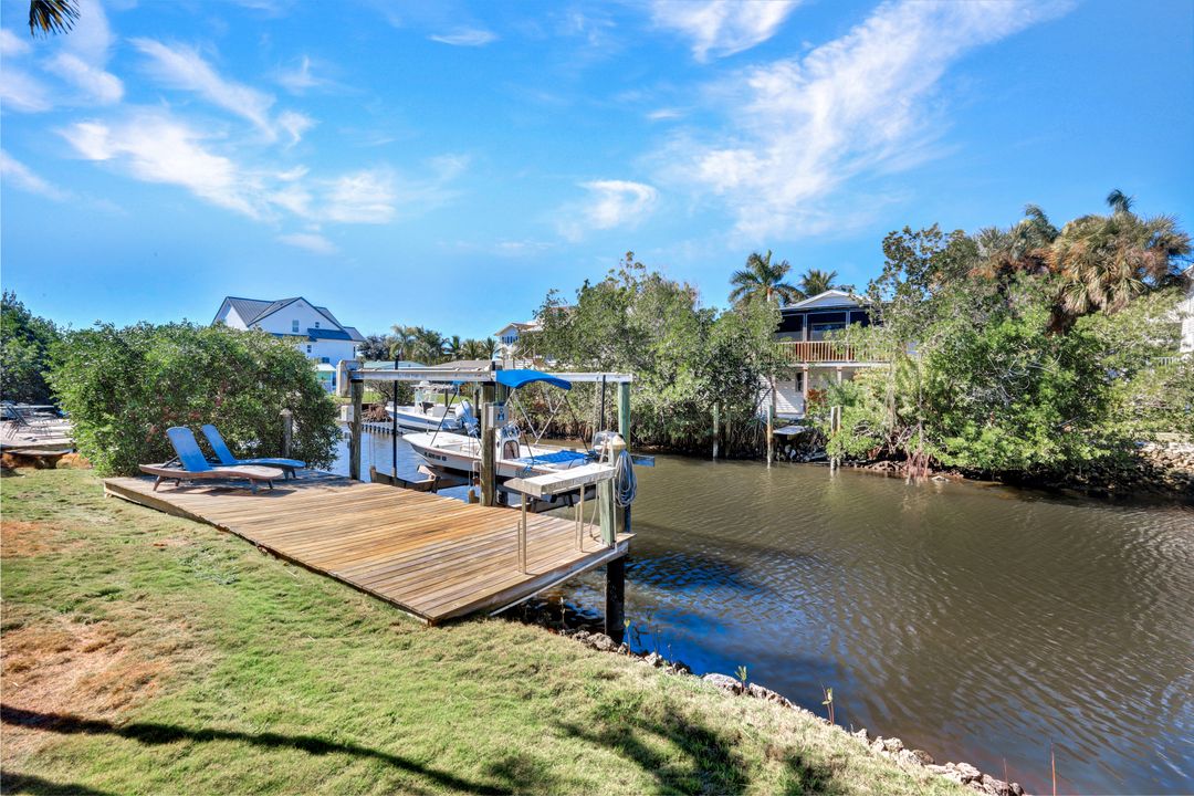 1285 Grand Canal Dr, Naples, FL 34110