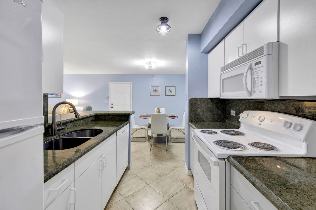 8960 Colonnades Ct E #916, Bonita Springs, FL 34135