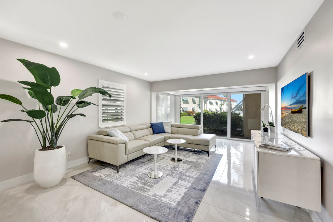 3070 Gulf Shore Blvd N #105, Naples, FL 34103