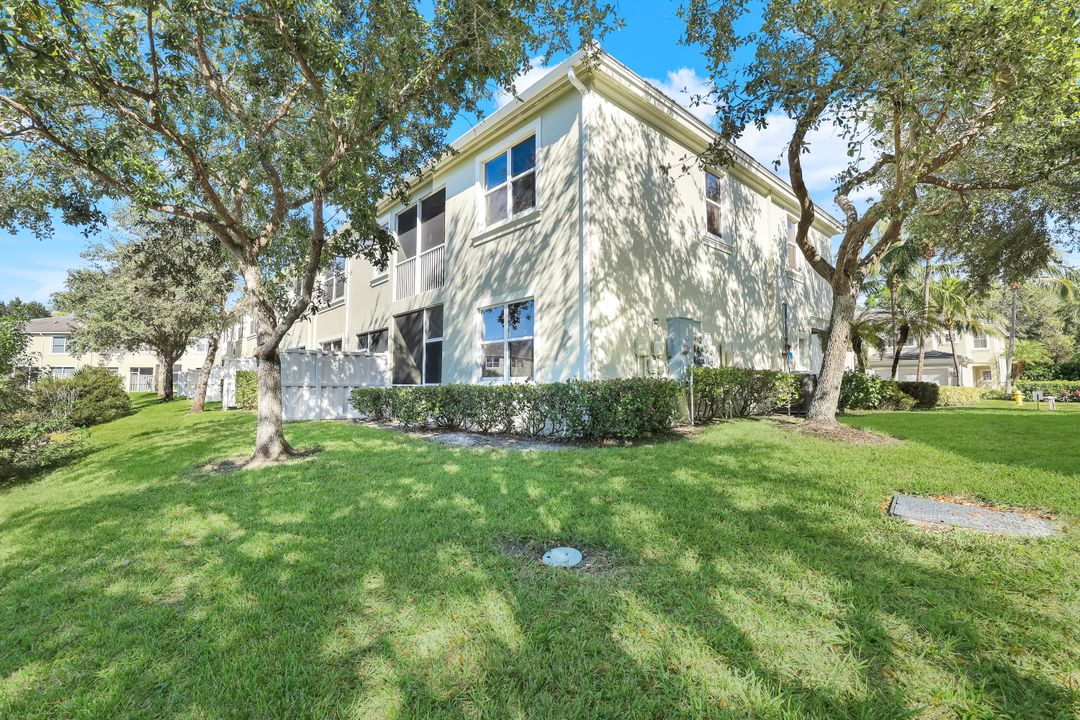 1370 Mariposa Cir #102, Naples, FL 34105
