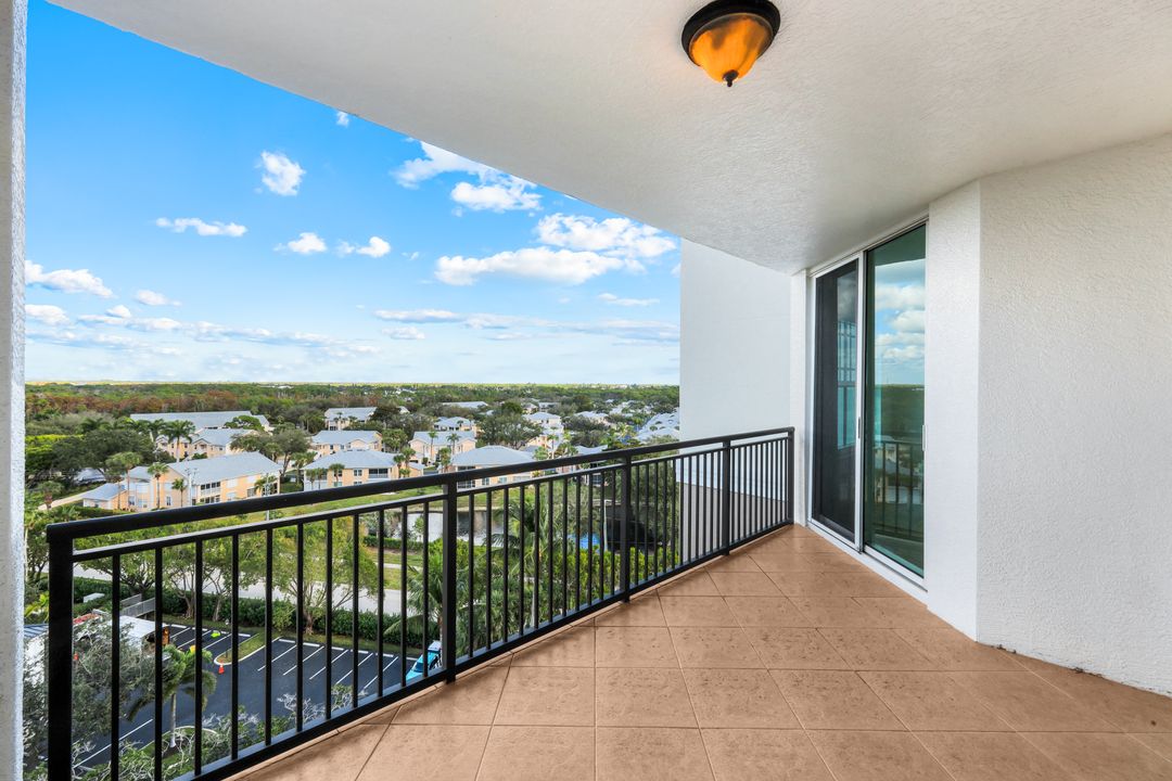 455 Cove Tower Dr #902, Naples, FL 34110