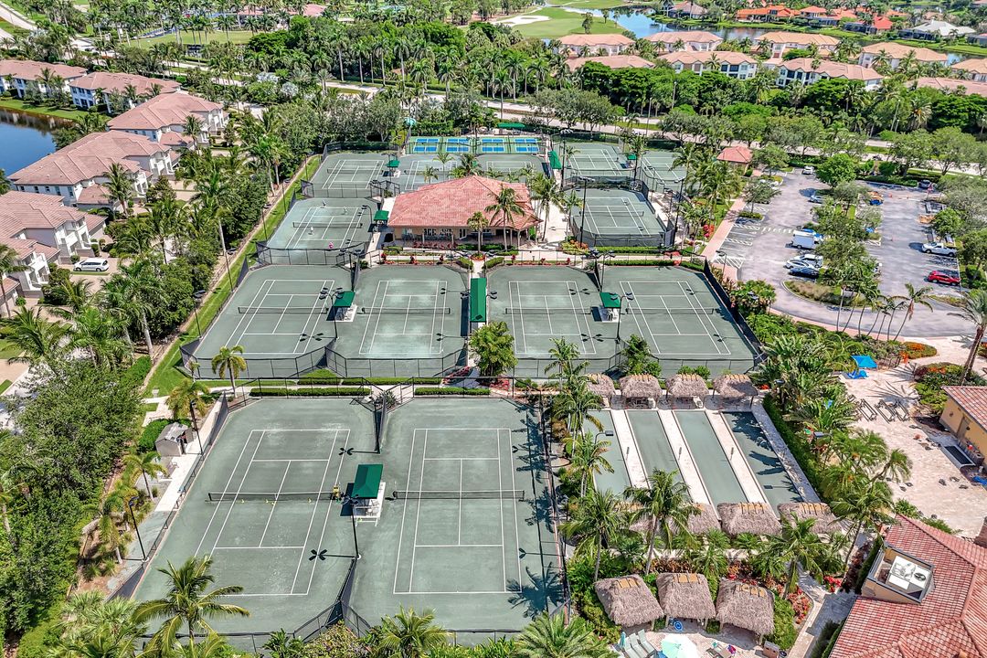 7842 Hawthorne Dr #1703, Naples, FL 34113